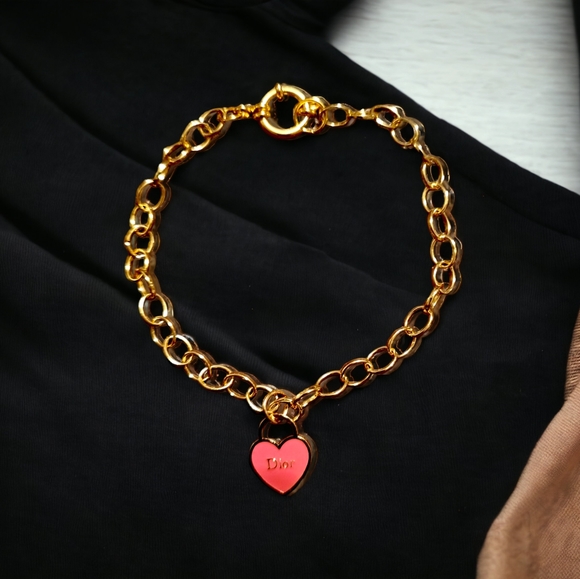 Heart shaped charm on stainless steel gold plated bracelet - Picture 1 of 3